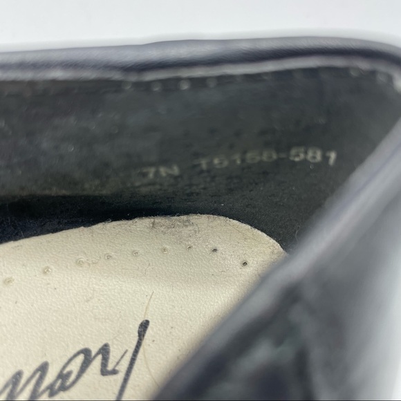 Trotters Liz Flats Black Woven Leather Loafers Almond Toe Stacked Heel Size 7N - Picture 14 of 14